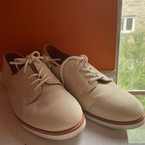 Coach Zinnia Nubuck Cream Business Casual Loafers